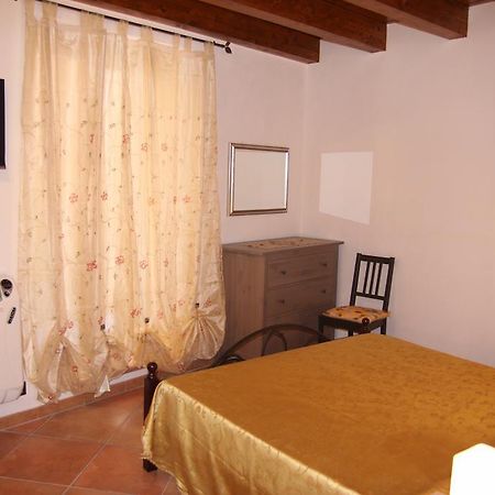 La Finestra Sotto La Rocca Apartment เชฟาลู ห้อง รูปภาพ