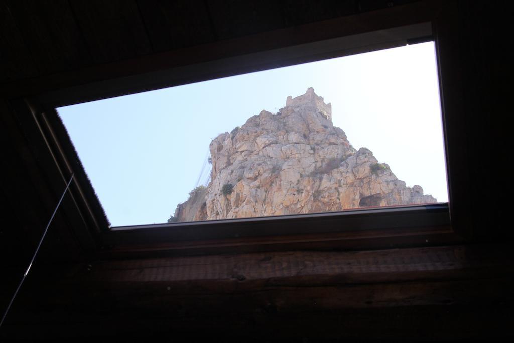 La Finestra Sotto La Rocca Apartment เชฟาลู ห้อง รูปภาพ
