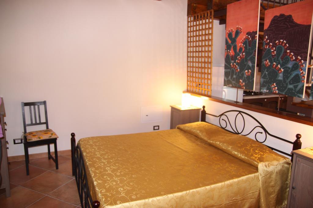 La Finestra Sotto La Rocca Apartment เชฟาลู ห้อง รูปภาพ
