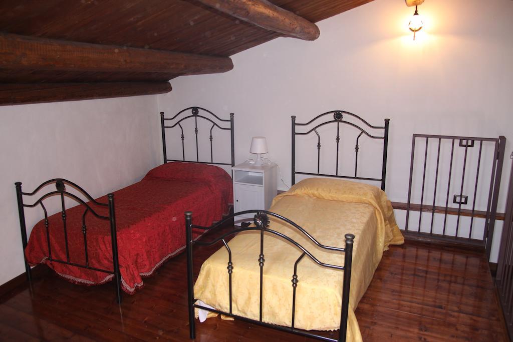 La Finestra Sotto La Rocca Apartment เชฟาลู ห้อง รูปภาพ